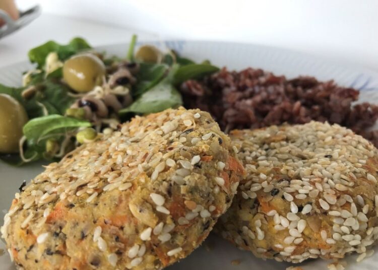 veganske bøffer med søde kartofler