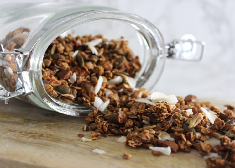 granola med dadler