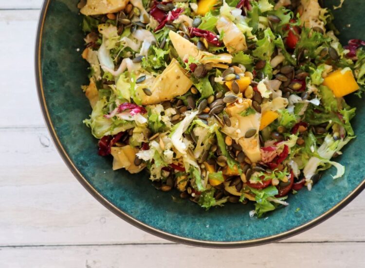 salat med mango artiskokker og feta