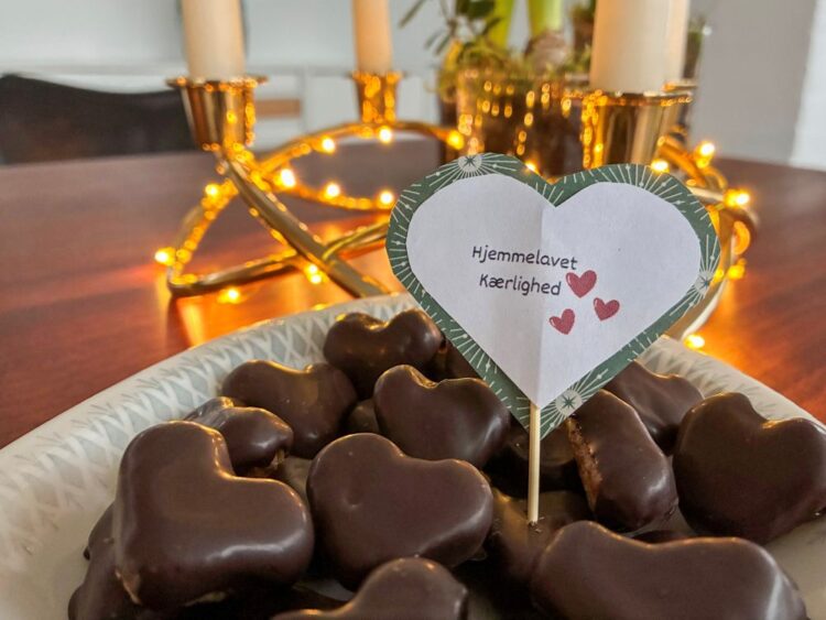 marcipanhjerter med chokolade