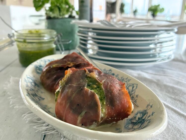 torsk med pesto og lufttørret skinke