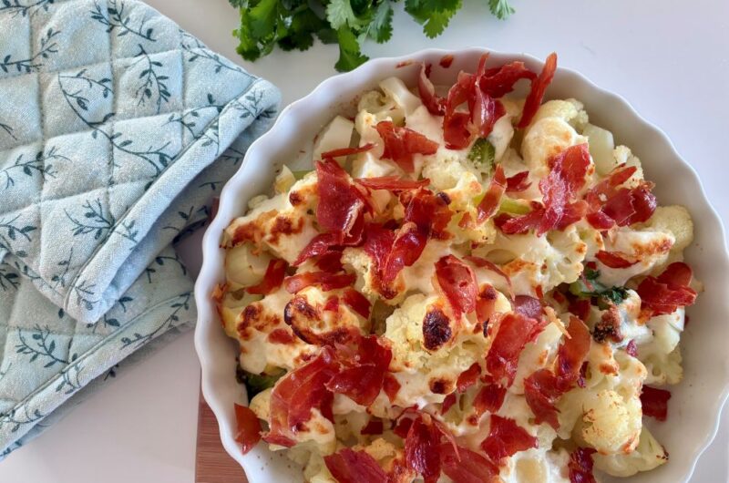 Gratineret blomkål med parmesan og lufttørret skinke